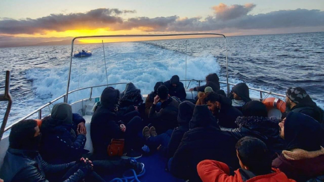 Muğla açıklarında 44 düzensiz göçmen yakalandı